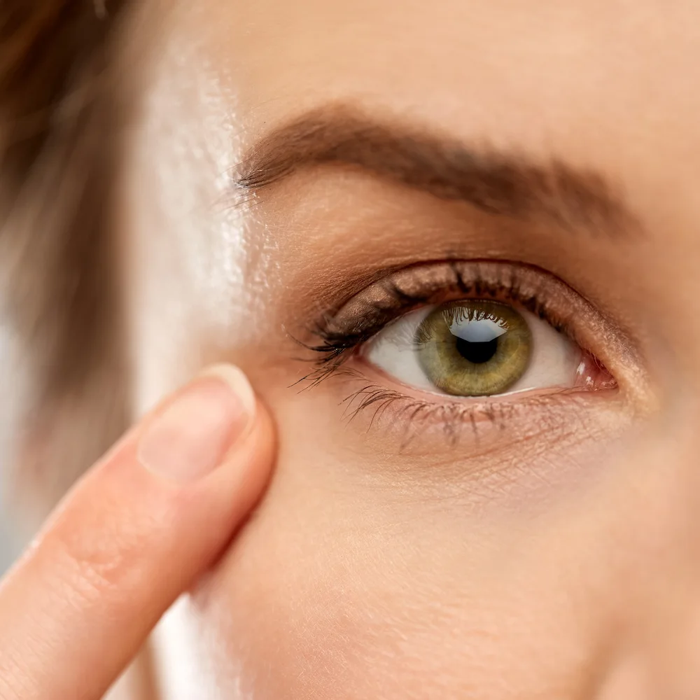 woman pointing to her eye