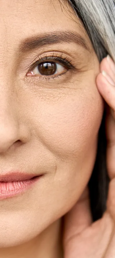 middle aged woman with healthy eyes